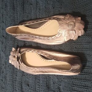 New never worn Adrienne Vittadini Ziggy style gunmetal metallic flats 8.5